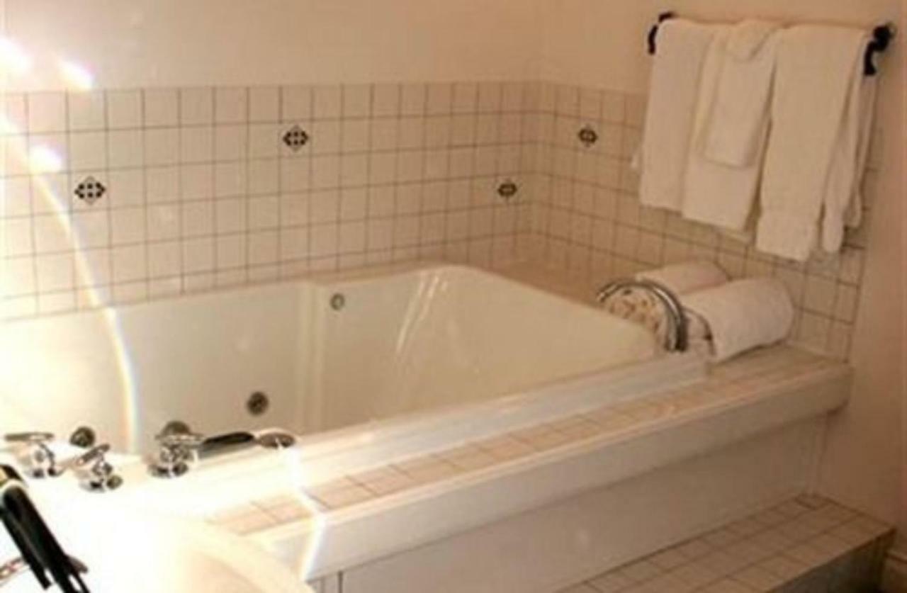 M&M Victorian Bed And Breakfast Marinette Ngoại thất bức ảnh