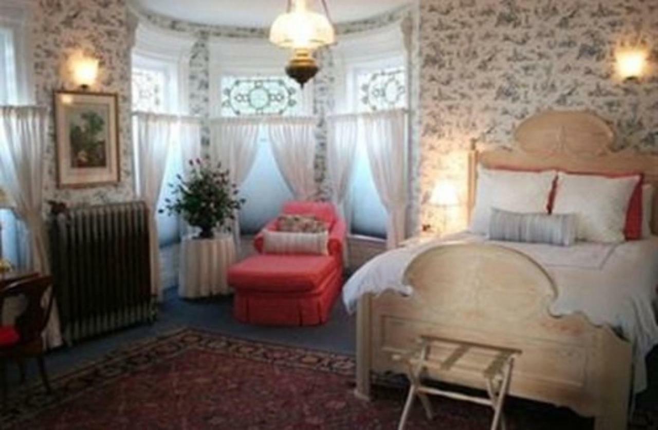 M&M Victorian Bed And Breakfast Marinette Ngoại thất bức ảnh